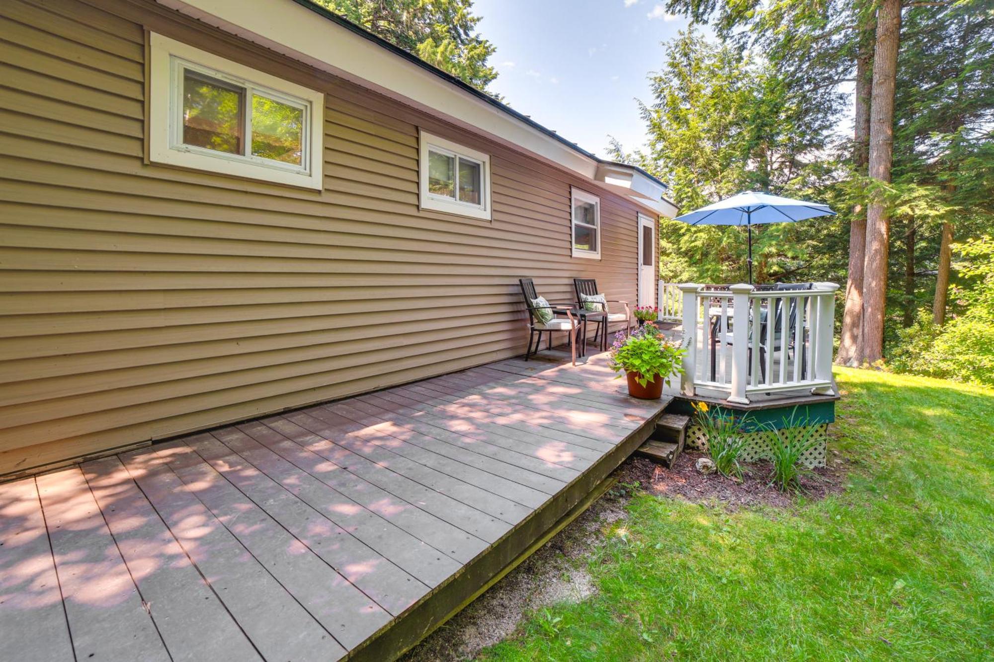 Breathtaking Newbury Cottage With Deck On Chalk Pond Exterior photo