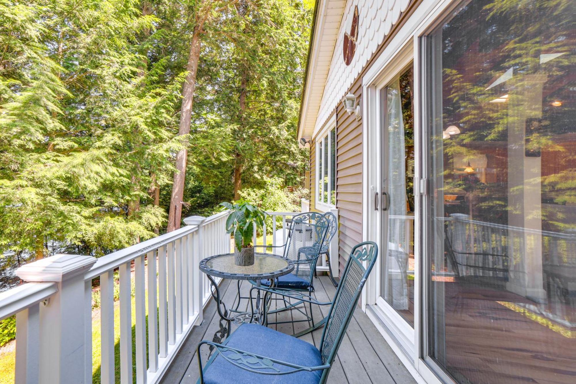 Breathtaking Newbury Cottage With Deck On Chalk Pond Exterior photo