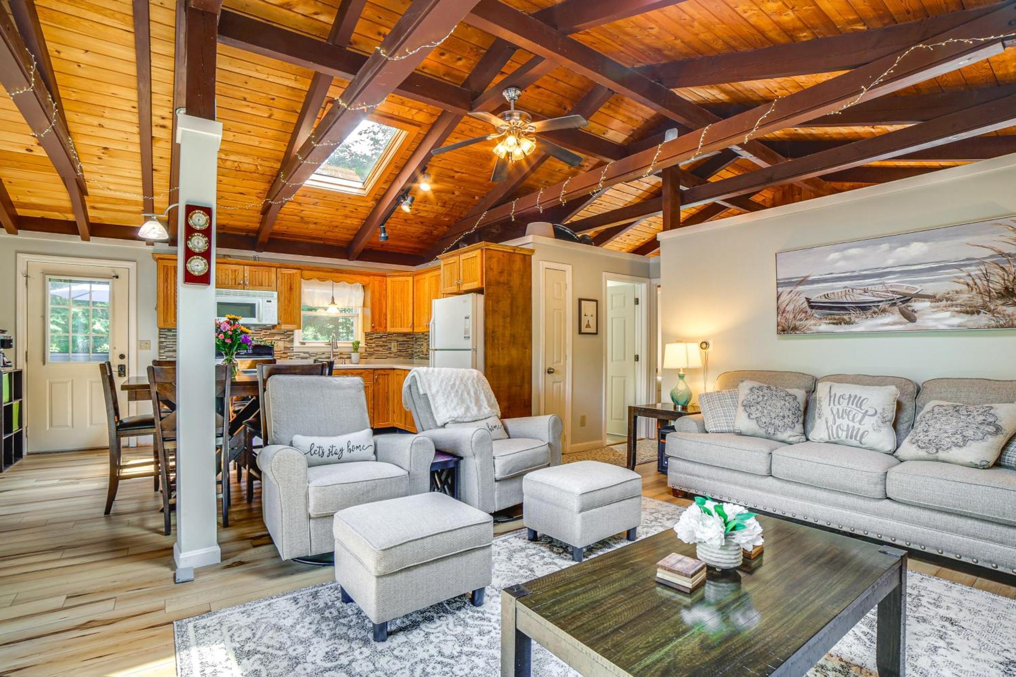 Breathtaking Newbury Cottage With Deck On Chalk Pond Exterior photo