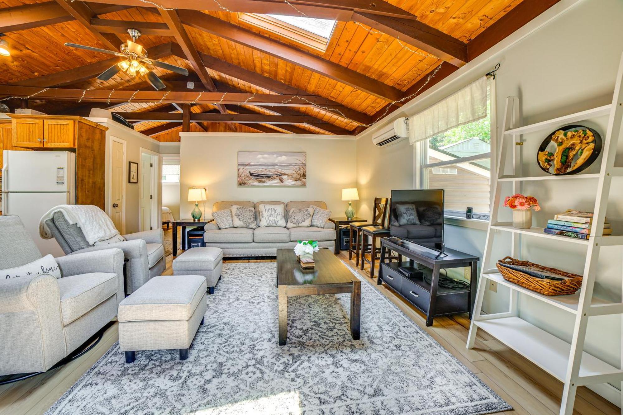 Breathtaking Newbury Cottage With Deck On Chalk Pond Exterior photo