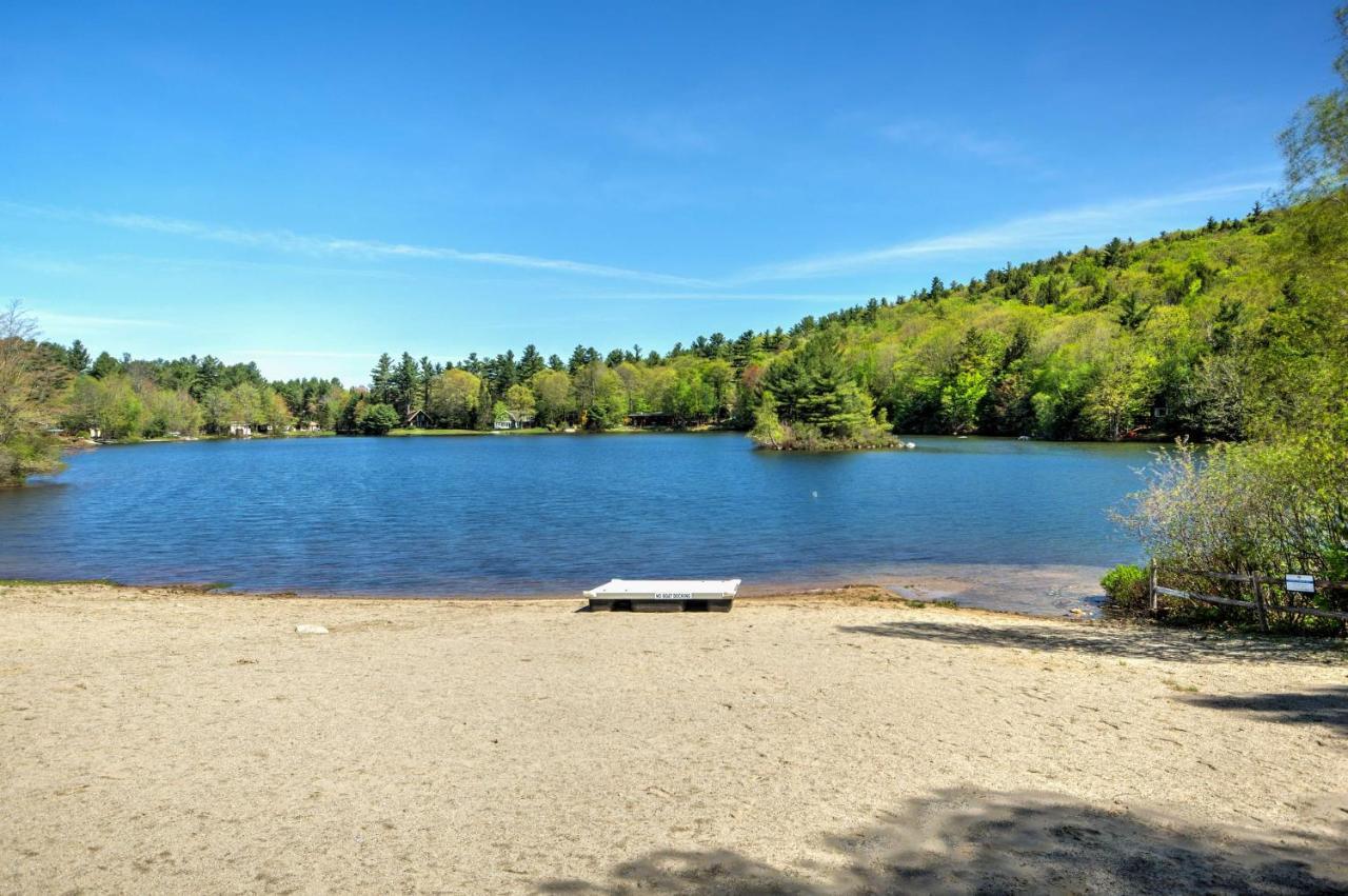 Breathtaking Newbury Cottage With Deck On Chalk Pond Exterior photo